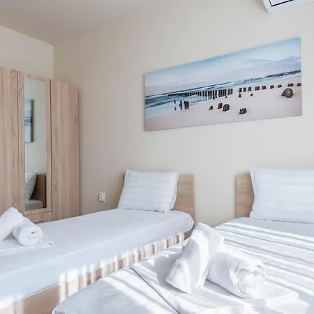 Kanchitos - 2br Artistic Place *