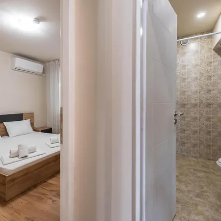Kanchitos - 2br Artistic Place Apartment Warna