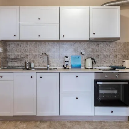 Kanchitos - 2br Artistic Place Apartment Warna